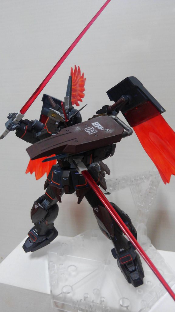 腰の大型ビーム・ソードです。
これが主力武器になります。
やはり近接武器が大好きな脳筋のようですw