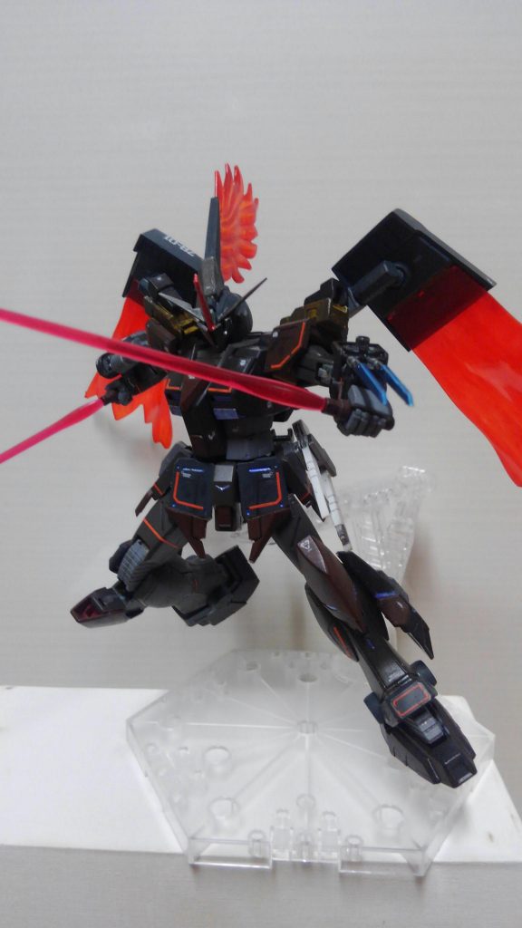 両肩に装備しているビームサーベル
ビームソードに比べると出力は小さいですが、やはり大好物な近接武器ですね。