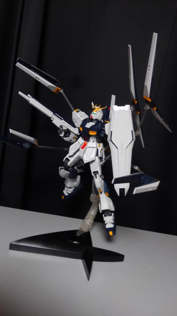 素組状態。
このままでもカッコ良いのはキットのクオリティーの高さ。