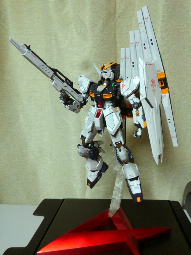 フィンファンネルは展開すると場所をとるので、
格納して飾っております。