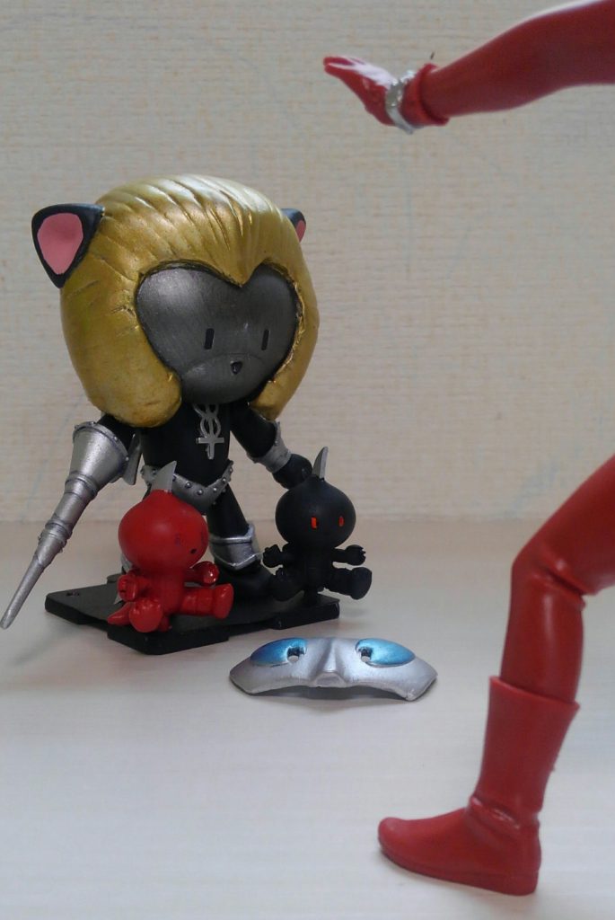 仮面は磁石で脱着式です。レオ「お前の正体はプチッガイだったのか!」