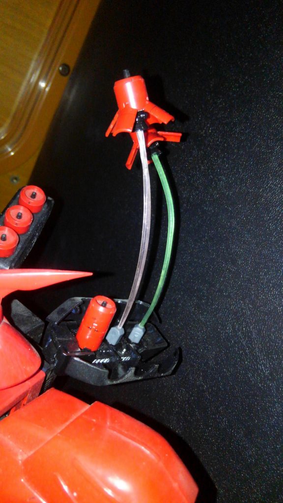 ジャンクパーツなビームサーベルと余ってるポリキャップでファンネル射出を再現した状態で発掘されました( ・∇・)