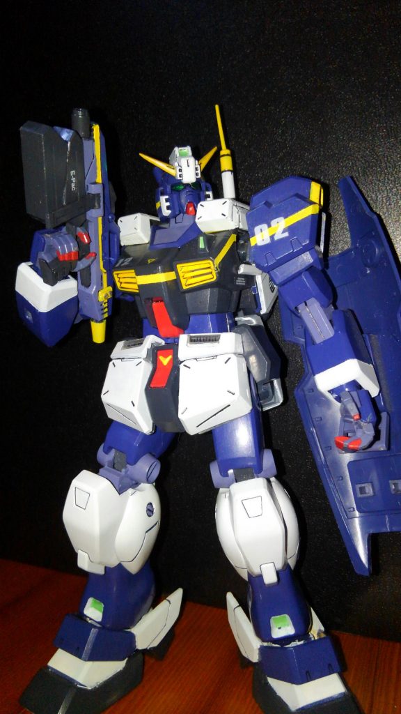 ライフルもバレルを切り飛ばしてショートバレルに。
Eパックも重ねてそれっぽく。