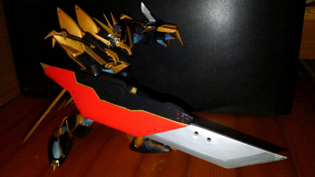 複合兵装トリケロスに実体剣を追加。何気にペーパーナイフ並に研ぎました(*´ω`*)