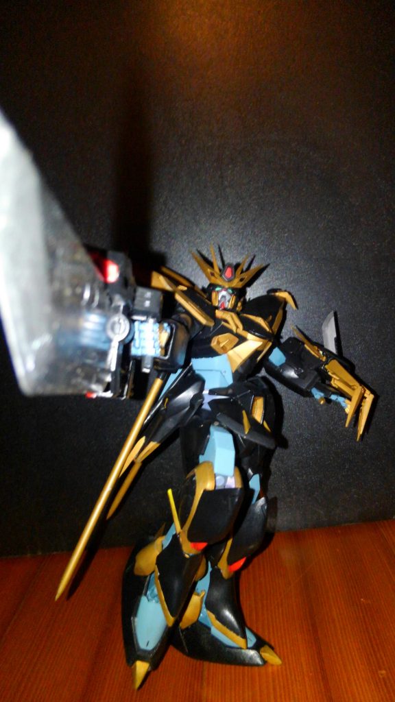 基本的にミラコロ頼みの機体なので実体武器をメインに、ビームライフル兼サーベルは必殺時に使用する程度です。