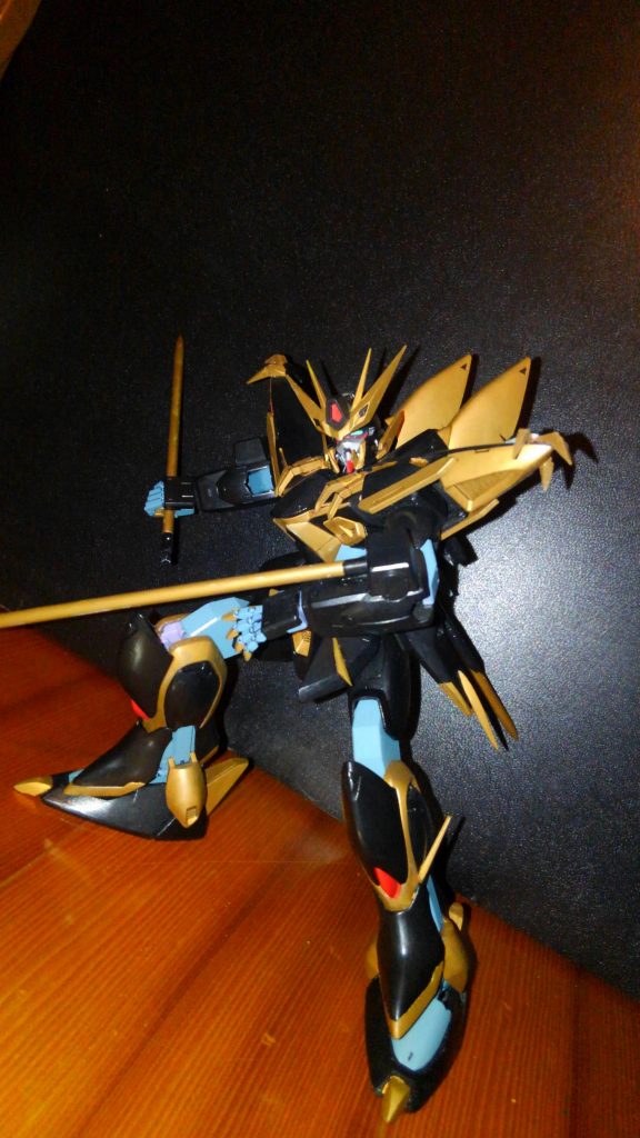 背中にある3本のランサーダートは取り外し可能。
両手兵装が壊された場合でも戦えます!