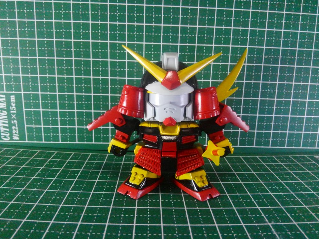 塗り途中。足首、手首、兜の吹返しは筆塗りです。