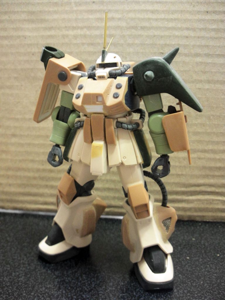 F2型をベースに旧キットをくっつけてますが腕はHGUCザクⅡからです