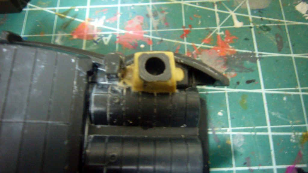 腰のブースターの接続部