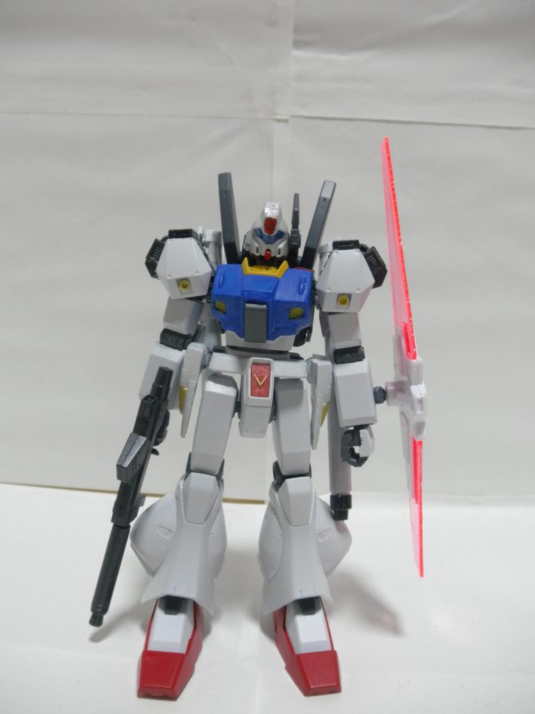 見ての通り、カラーリングはガンダム伝統のトリコロールカラーとなっています。でも、ジャガンにこのカラーリングをすると、PS3のガンダムUCのダウンロードコンテンツだった”戦後の戦争”で出てきたD型の初期カラーのジェガンを思い出します。