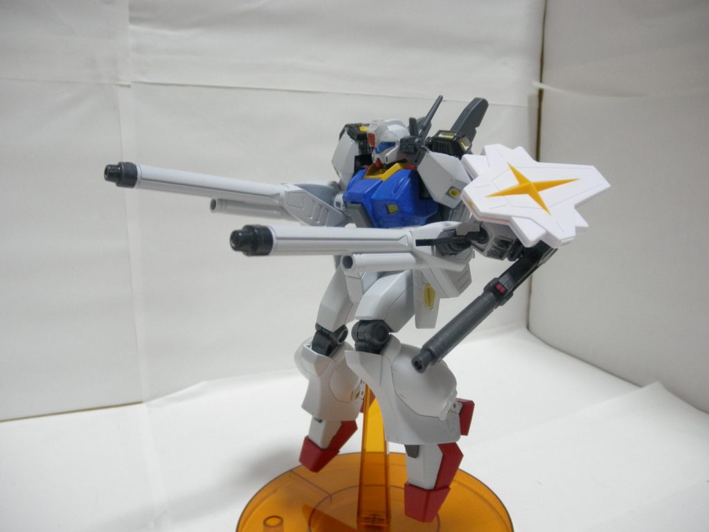 本機最大火力の武装であるヴェスバーになります。なお、シルエットガンダムのものと同様に取り外しが出来ない、ビームライフルとの併用が出来ない等の弱点も引き継がれています。