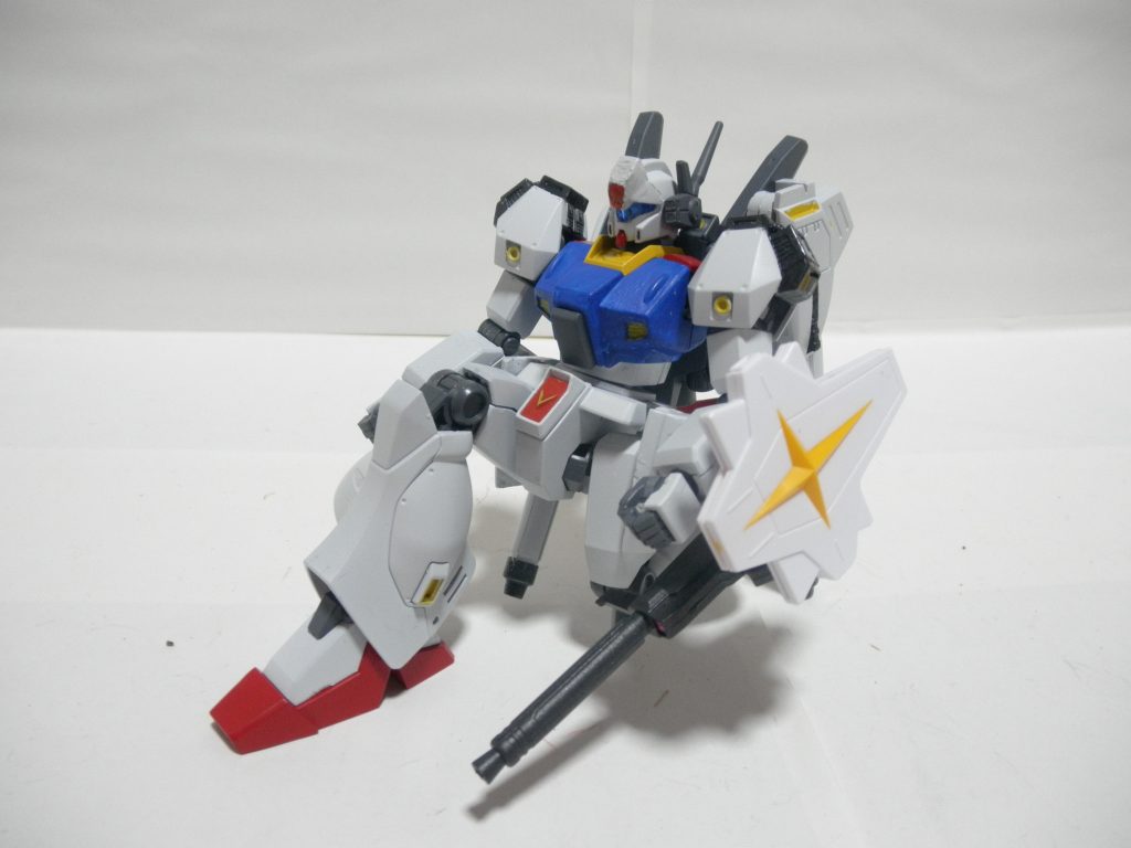 地上での待機中のポーズです。今回は、復活されたガンスタさん投稿一発目として私の大好きなGM系の一機であるジャガンA型とシルエットガンダムをミキシングしたタイプ:SFを上げました。
 最近の暑さのおかげで塗装の乾きが早く、下地塗ってからスプレー塗装一発撃ちの私としては嬉しい環境になってきました。(なお、暑さでガンプラづくりすら嫌になって寝てしまう事が多々起きているので、一概にこの酷暑がいいかと言われるとなんとも言えませんが…。)
 この機体もいづれ投稿する私の考えたGBNのオリジナルフォースである”GMソルジャーズ”と関連させていきたいと思っているので、生暖かい目で次の投稿を待って頂ければ幸いです!