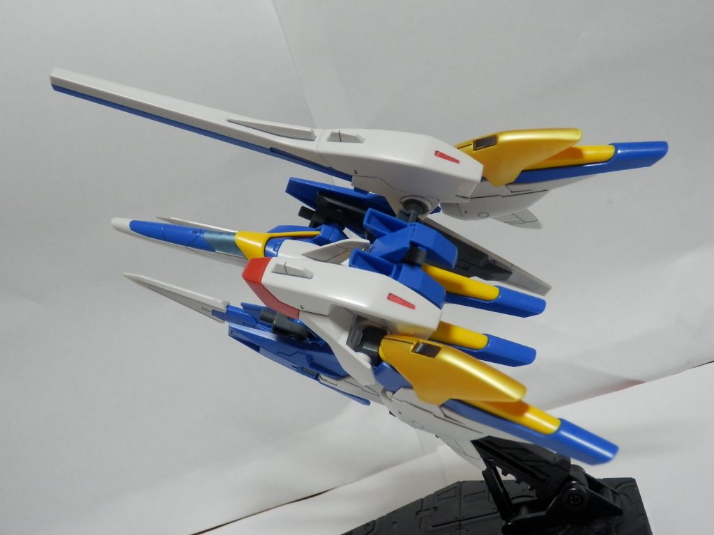 『ヴィクトリーライザー』
と、言う名のV2コアファイターの装備てんこ盛り仕様。
かつてのBB戦士のV2ABのコアファイターみたいなものです。
で、当然の如くコレから強化パーツがパージされて…