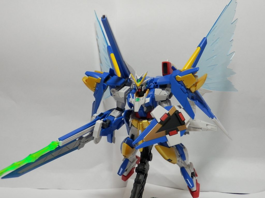 『光の翼展開状態』
分かり辛いと思いますが、腰のサイドに取り付けたダイバーエースのウイングユニットと…