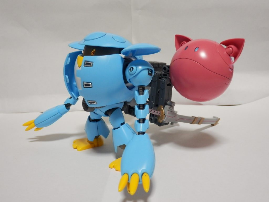 『左翼ヲ守護セシ薔薇色ノ丸イ魔獣(ローズ=レフト=スフィア=ビースト)』
悪名高き『丸い悪魔』の量産仕様―通称『色トリドリのハロ(カラーズ)』―の内の一体をベースにしたと思われるローズピンクカラーのハロウェポン。
野生の嗅覚であらゆるものを嗅ぎ付けるゾっ!ミラージュコロイド、光学迷彩なんかもイチコロだっ!!………ん?野生?