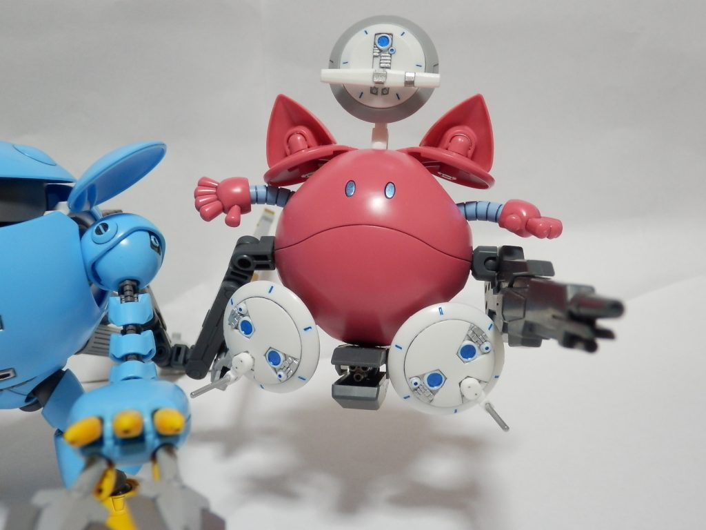 『左翼デ狂乱セシ薔薇色ノ丸イ魔獣(ローズ=レフト=スフィア=ビースト)』
アンチェインド=ハロその1。
圧倒的索敵能力と高出力のスナイパーライフルで左翼の敵を殲滅するゾ!