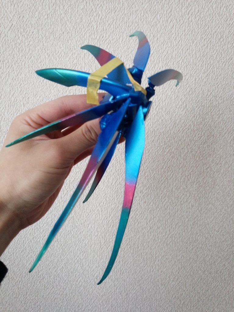 羽はプラバン等で作りました。