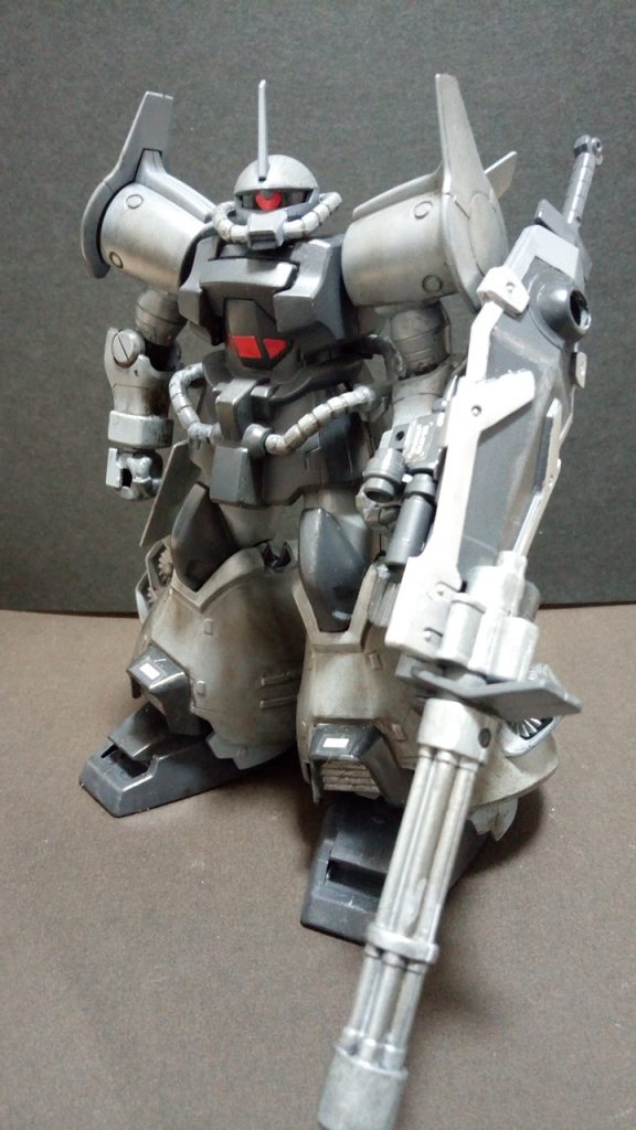 暗いのはジャーマングレー
明るいのは明灰白色(三菱)
ガトリングシールドは
砲身はガンクローム
ピカッと光るのはメタリックシルバー