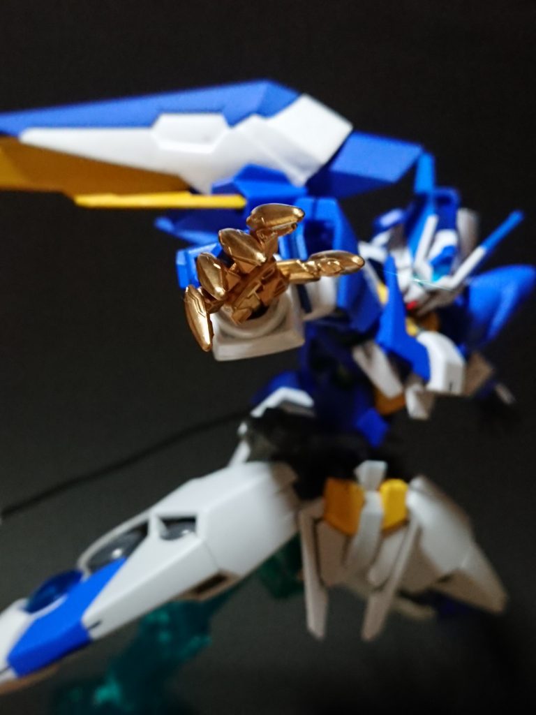 ポージングが下手でゴッドフィンガーみたいになってますが、右腕クローをメインに