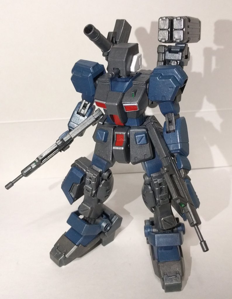 「クゥエルタイプをベースにカスタムされた試作機、高機動戦闘を重視した無人機であったがある事情により有人機として改修される、特に大型のヘッドユニットには搭乗者とリンクした特殊なシステムが内蔵されているとの事だが詳細は不明である」

ジムクゥエルの頭部パーツを新規のヘッドパーツ（MG FAユニコーンに付属するベースジャバーの一部分を改造して製作）に付け替え脚部もHG パワードジムの物などを流用して改造しました