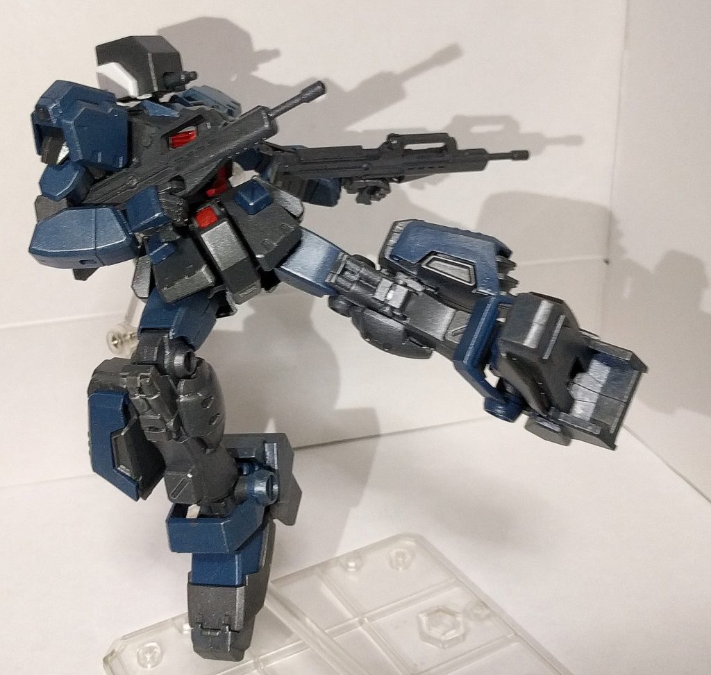 主にウェポンパック時は陸戦仕様、アサルトパック時は空間戦仕様として扱われますが、どちらのパックも地形を選ばず選択可能、戦況に応じて装備を変更する戦闘スタイルです