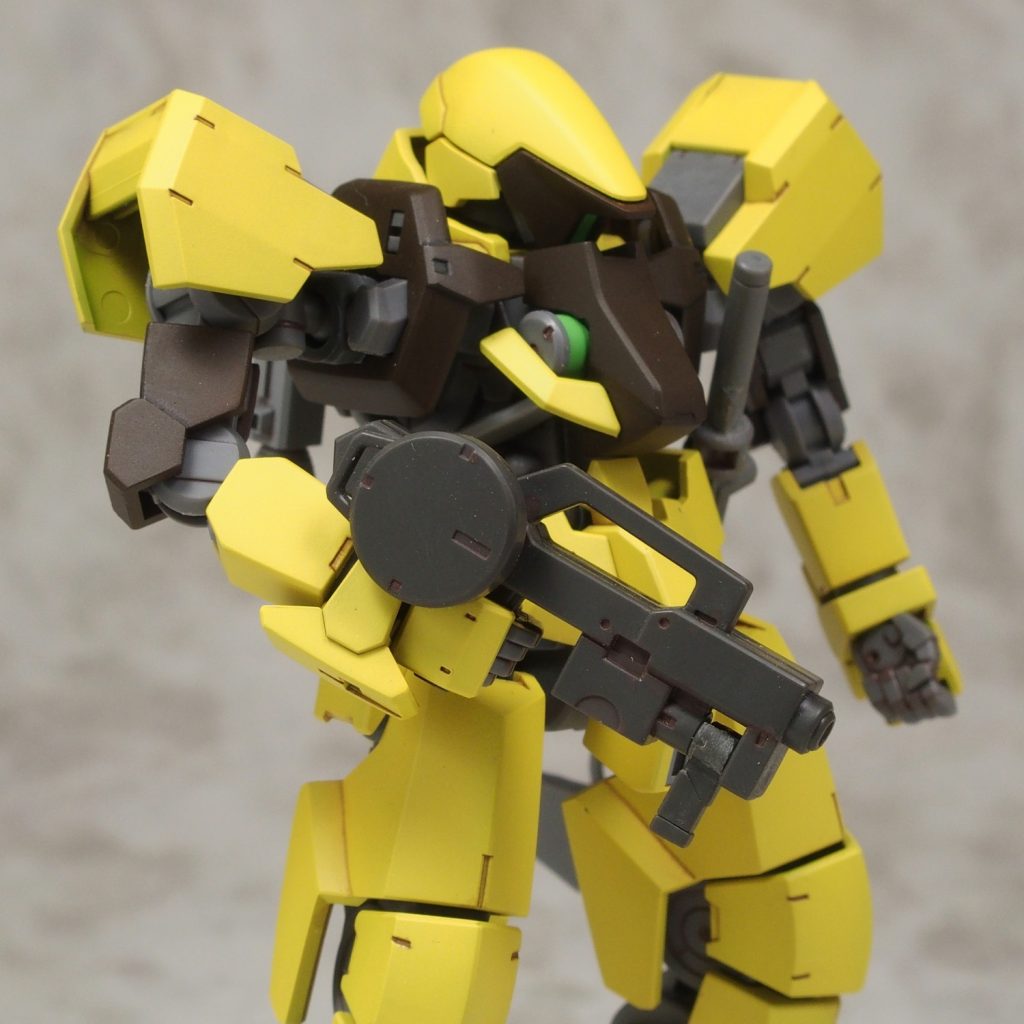 ショートライフルはオプションセット1から。
装弾数が少なそうな片面ドラムマガジンがドンピシャ。