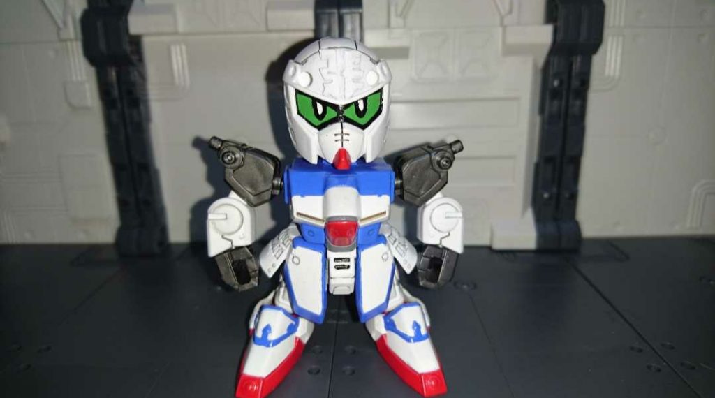 軽装。額の張の字はプラ板張り付け