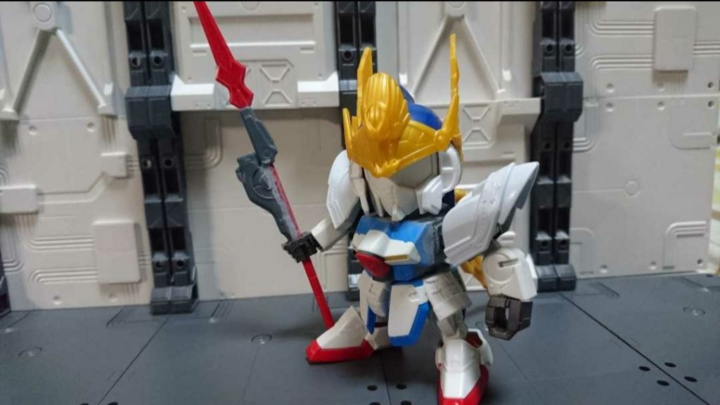 塗装前。元々趙雲ガンダムと孔明リ・ガズィで簡単にでっち上げるつもりがHGVのジャンクを入手してからおかしな方向に