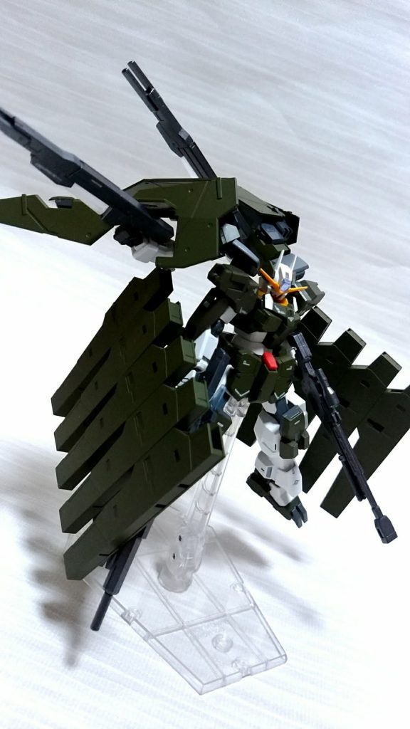 「俺は兄さんほど遠距離射撃が得意じゃねぇ。狙い撃たねぇ。だからさ…乱れ撃つぜぇぇっ!」