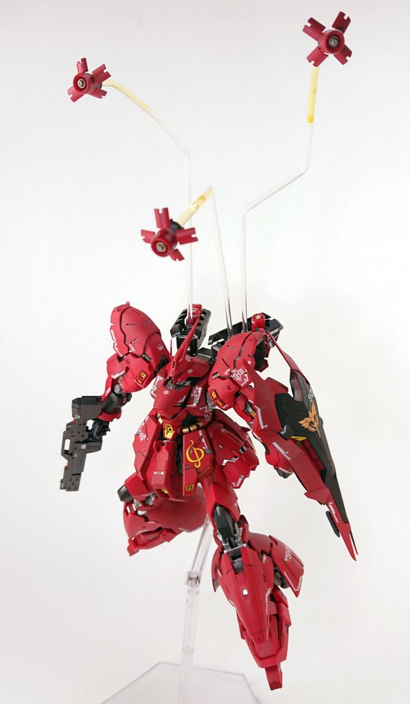 3㎜の透明プラ材を加工してエフェクトパーツを作ってみました。
コンテナの部分に直接取り付け可能です。