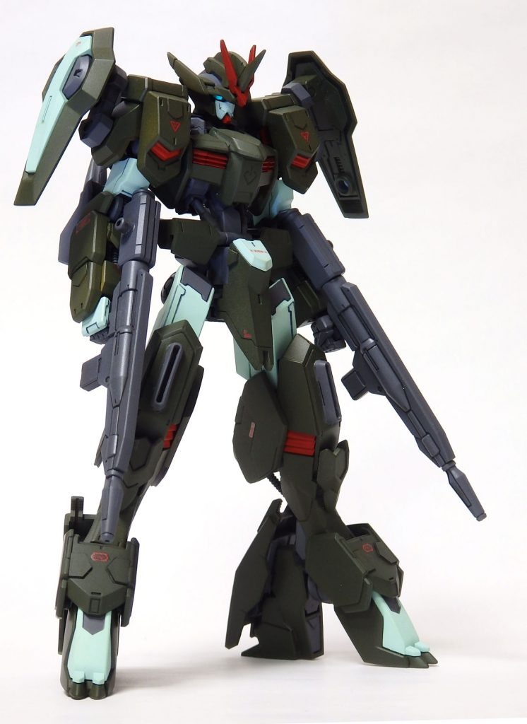 ~FRONT~
*【軽装備状態】*
背部ユニットと<ダインスレイブ>の衝撃からパイロットを保護する目的で装備された胸部追加装甲をパージし、最低限の武装のみを携帯した状態。