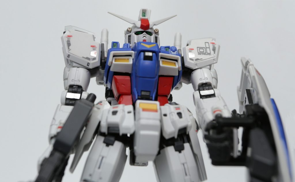 巨大メカ感が出ないかなと、下から撮ってみたけど撮影台が低すぎて、
ほとんど効果がなかったという。