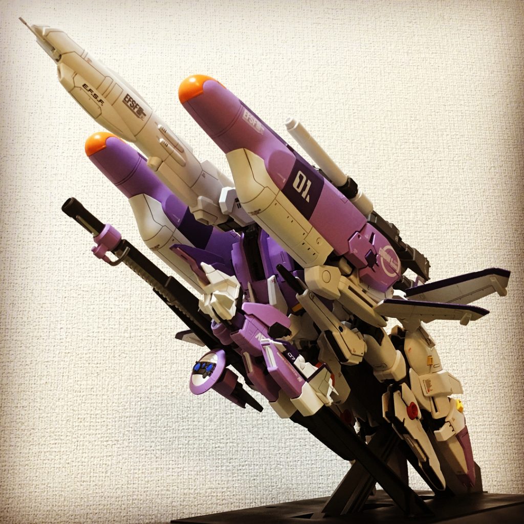 左側からー。面白い形よね、このコアファイター。