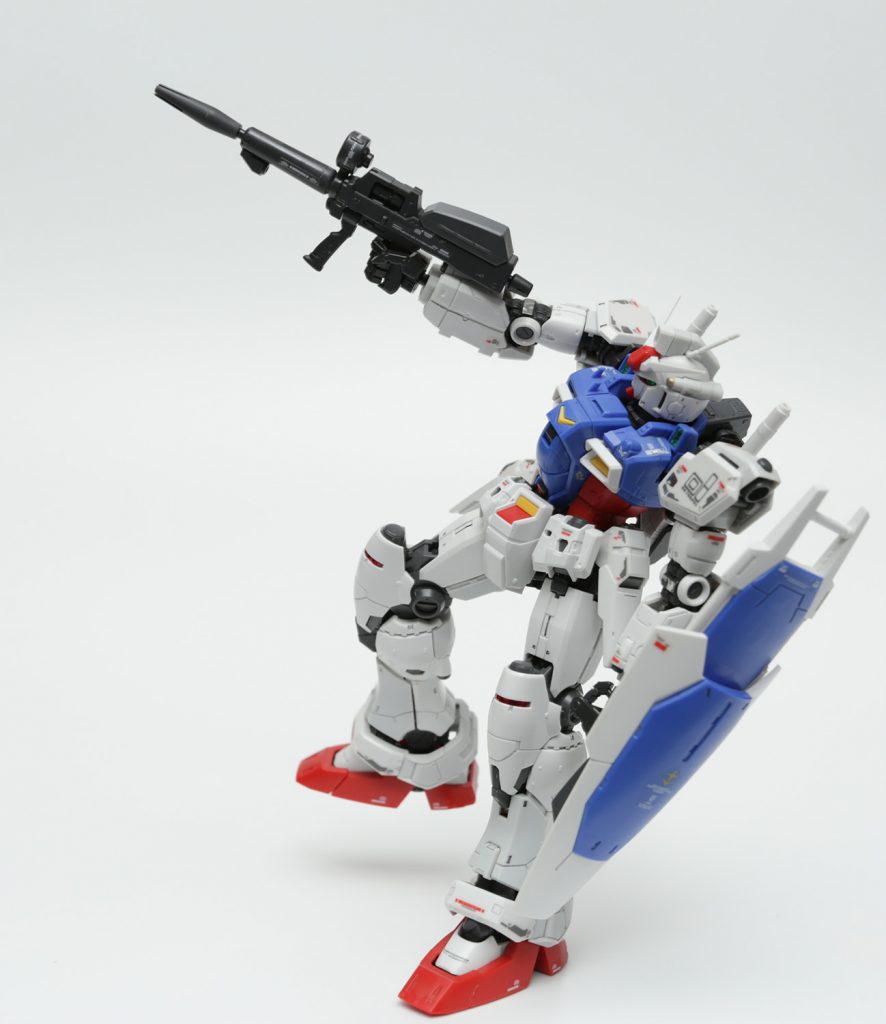 振り向きざま、上空の敵を撃つ！といったシーンのつもり。ちなみにスタンドを
レタッチで消した、とかではなく自立してます。