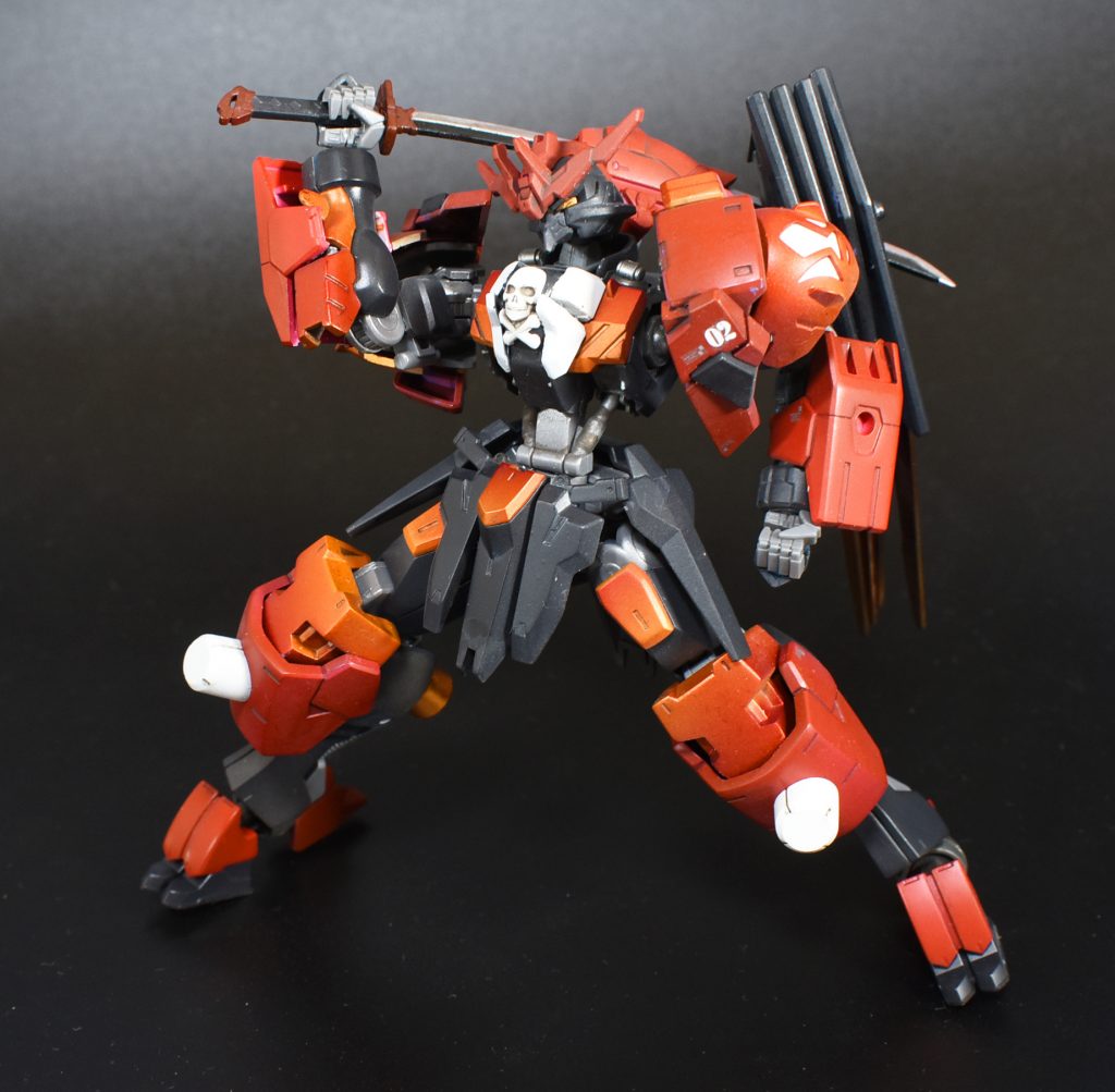 背中には日本刀を背負ってます。
抜き身の方がかっこよかったのでさやは小さくしました。