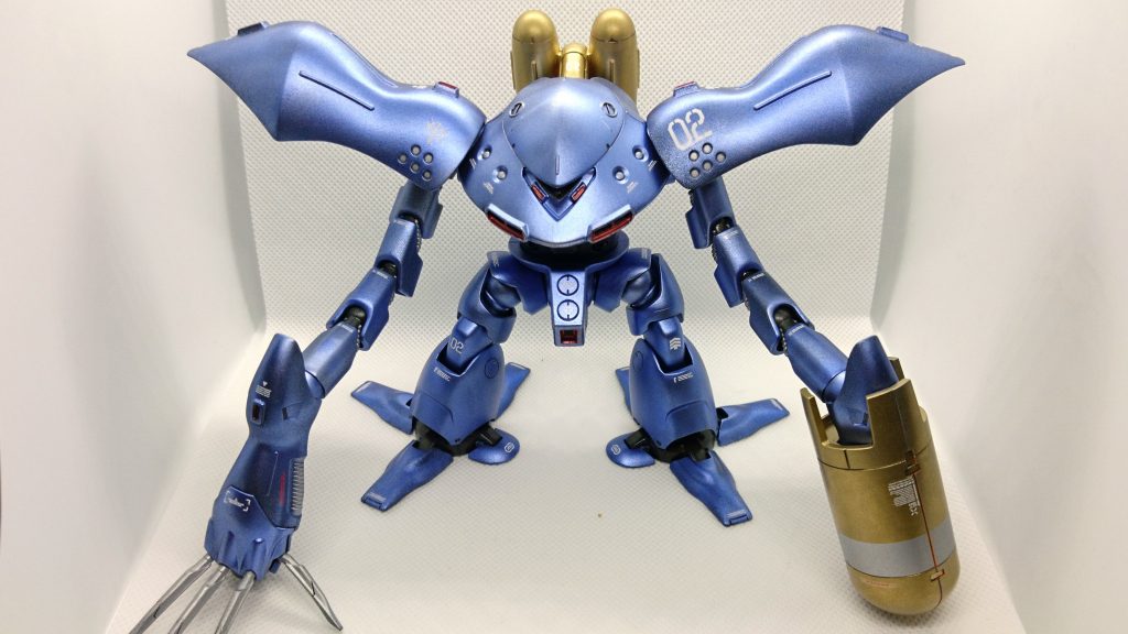 ハンドミサイルユニットは、付属のホイルシールをマスキングの代わりにして塗り分けています。