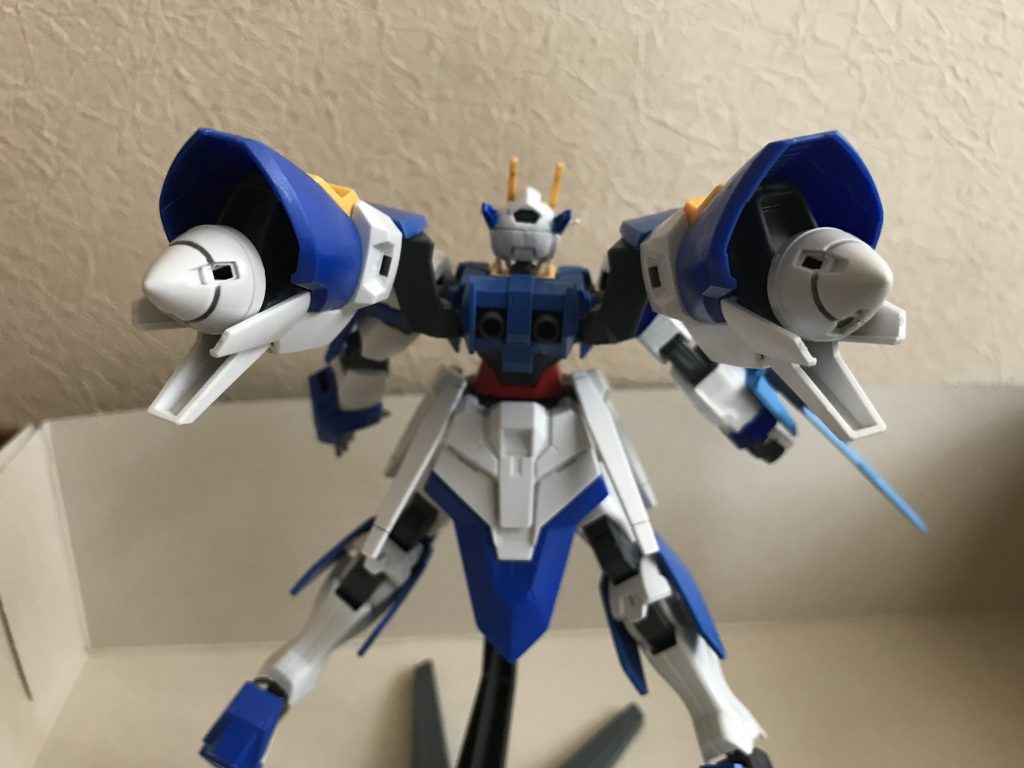 アンシャルからの大きな変更点の1つがバックパックです。ダブルオーダイバーのバックパックでは肩が干渉してしまうのでAGEFXの足を改造して使いました。
少し接続している部分が緩い気がするので改良案あればよろしくお願いします。