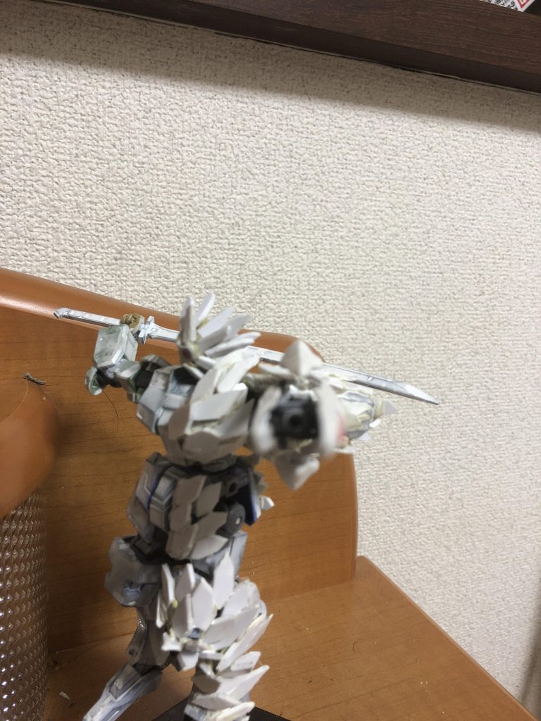 片腕に装着したビーム砲です。（ハシュマルの頭を移植しました。）