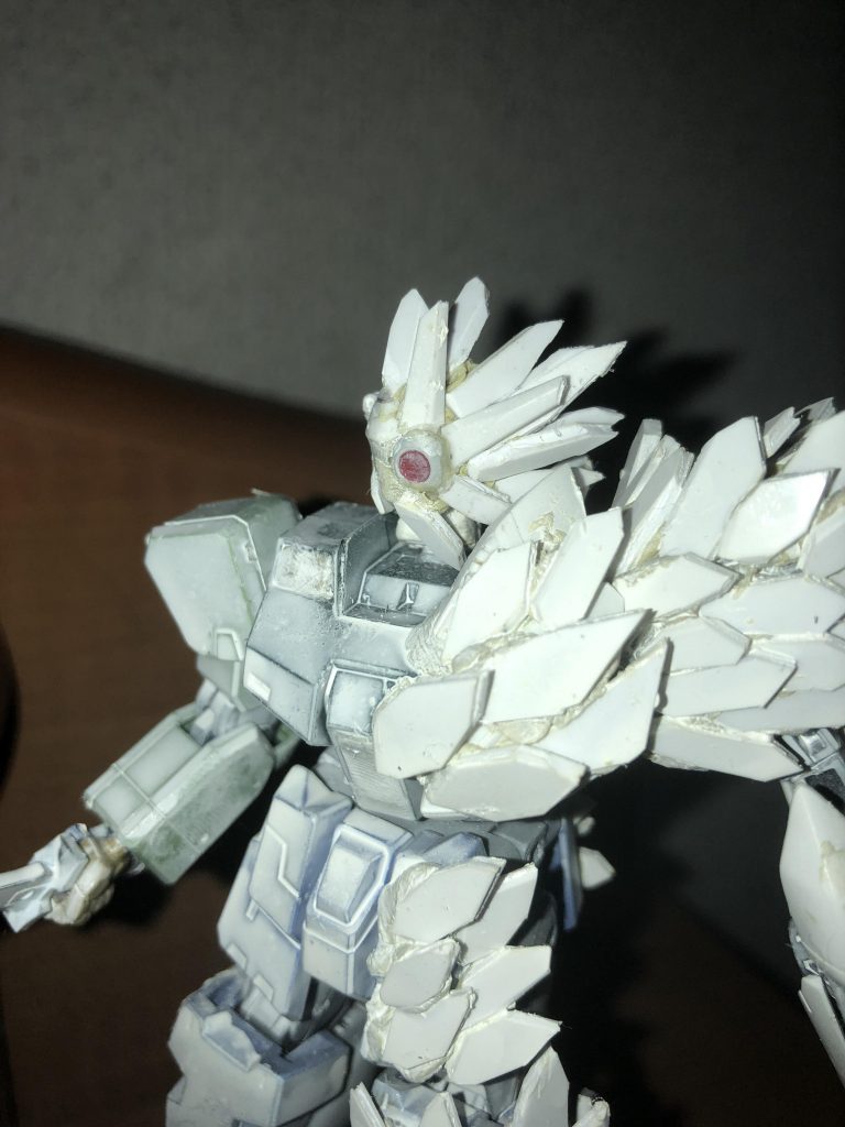 目の部分はズームが可能な片目のみに敢えてしてみました。