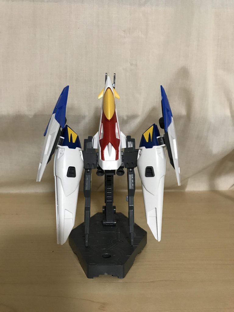 バックパックはウイングガンダムのものを使用していて、横にダイバーエースユニットの翼パーツを付けました。