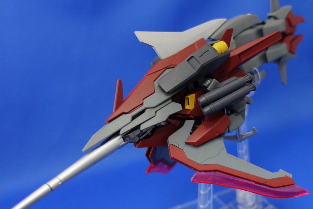 ヒレにビームを纏い必中突貫！