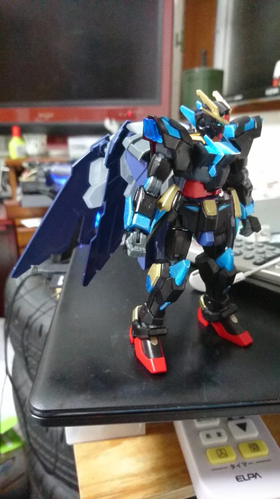 バックパックはライトニングバックウェポンシステムMK-IIとクロスボーンガンダムX1フルクロスからパーツを拝借。