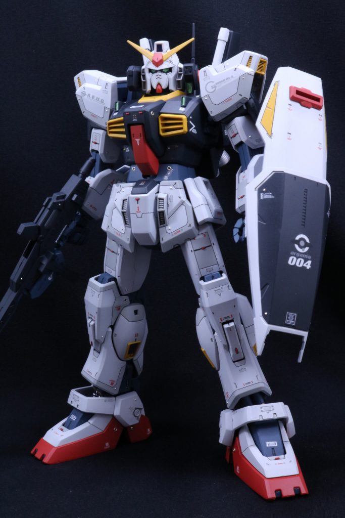 ガンダムMK-2はスジ彫りによるモールド追加、色分け、メタルパーツ埋め込み、プラチップ取付でディティールアップ、弄り過ぎて劇中イメージを消さないようにしました。