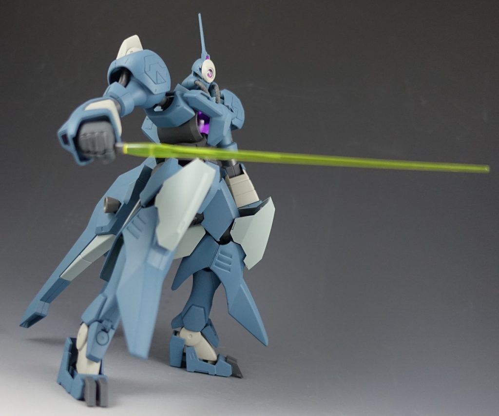 ビームサーベルの柄は膝裏に入っています。