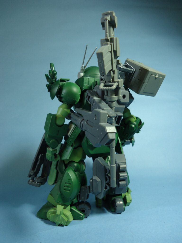 左斜め後ろ。トランプルリガー閉