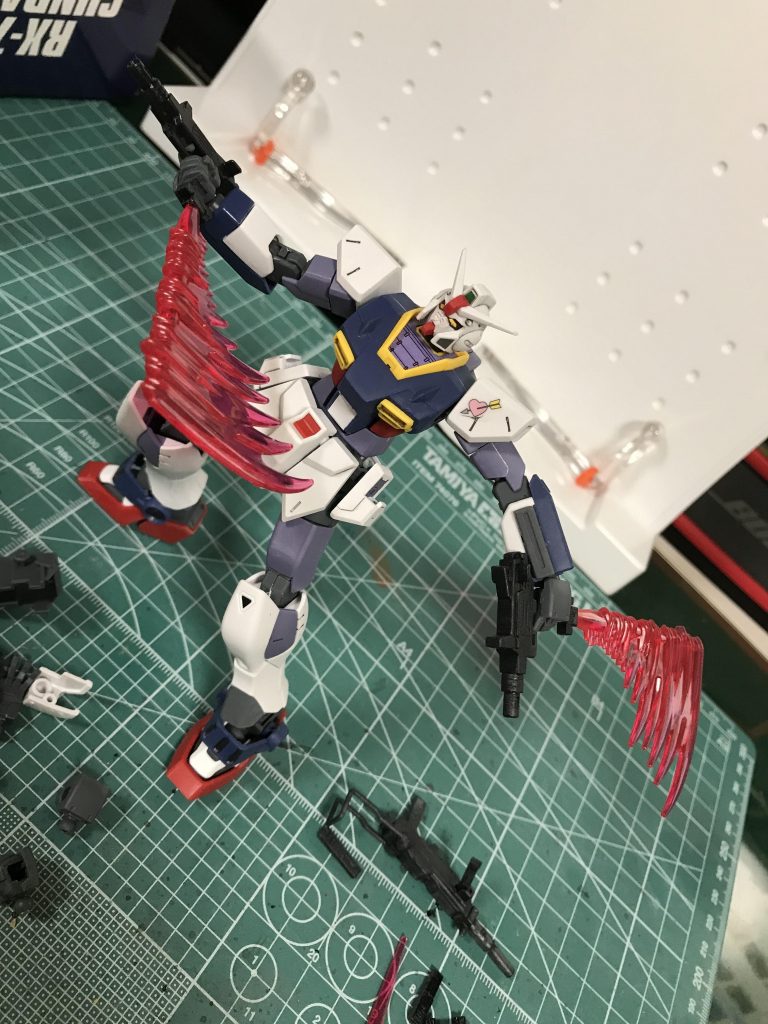 クナイみたいなマシンガン　２刀流　イカす！