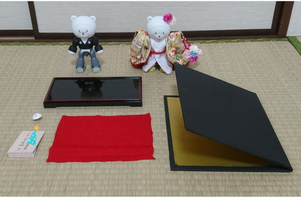 送ったもの一覧です。ベアッガイWmk-Ⅱ♀♂各一体、台座、敷物、屏風と名札です。この後、専用の箱に入れて発送しました(内容物を精密模型とか書いたのは始めてでしたw)。