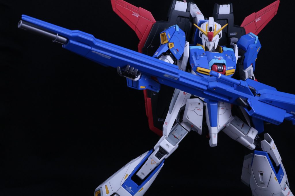 ZZのアイキャッチ風に、あんなハッタリの聞いたポーズにはなりませんな、、