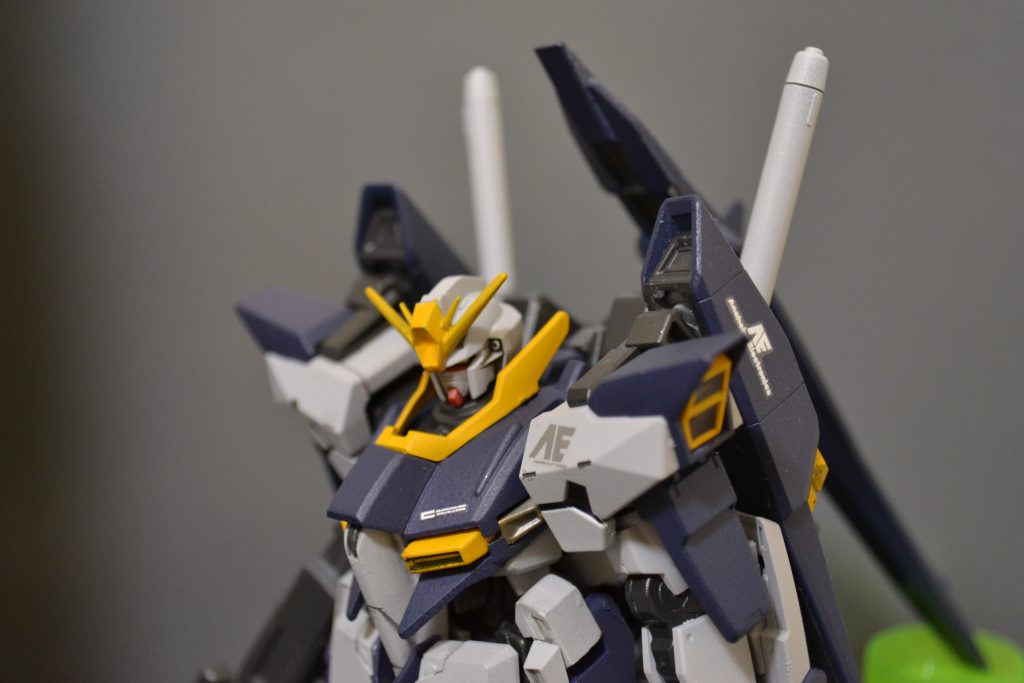 顔は余っていたストライクとフルアーマーZZの角をくっつけました。