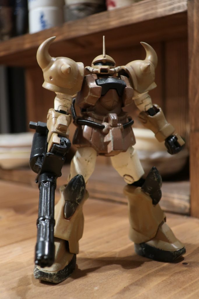 塗装は全身の下地にブラウン、

ボディの茶色はウッドブラウン+少量のつや消し白
薄い茶色はダークブラウン+少量のイエロー+少量のつや消し白
白い部分はアクリル絵具の白+イエローオーカー
黒はつや消し黒

です。次もある機体を作っているのですが、このカラーにしようかと思っています。下地のブラウンがいい具合にサビっぽく出ているのですが、写真だとまったく分かりません。。やり過ぎない程度に汚しもしてます。